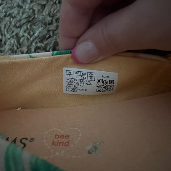 NWT WOMEN ORANGE PRINTED TOMS SZ 8 - Picture 4 of 4